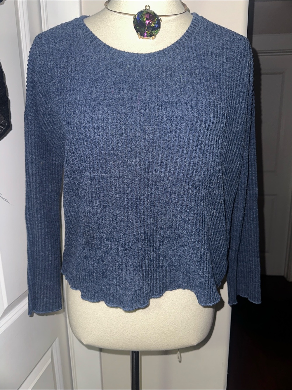She + Sky Blue Ribbed Knit Cropped Crewneck Sweater Size Medium EUC